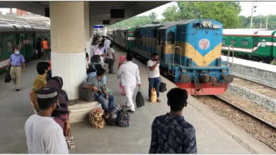 চালক গার্ডদের আন্দোলনের অংশ হিসেবে সারা দেশে ট্রেন চলাচল বন্ধ