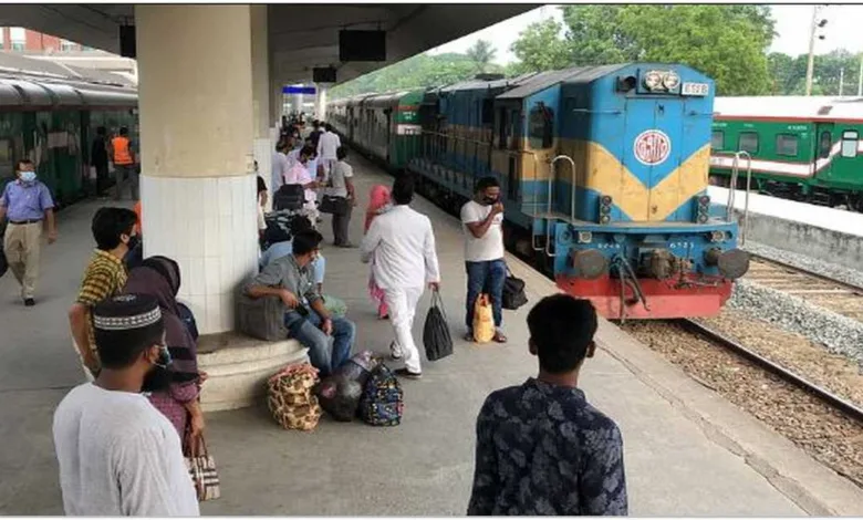 চালক গার্ডদের আন্দোলনের অংশ হিসেবে সারা দেশে ট্রেন চলাচল বন্ধ