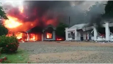 শ্রীলংকায় একজন এমপি এবং সাবেক এক মন্ত্রীর বাড়িতে আগুন