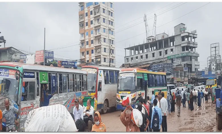 ধাক্কা দিয়ে যাত্রী বাসের নিচে