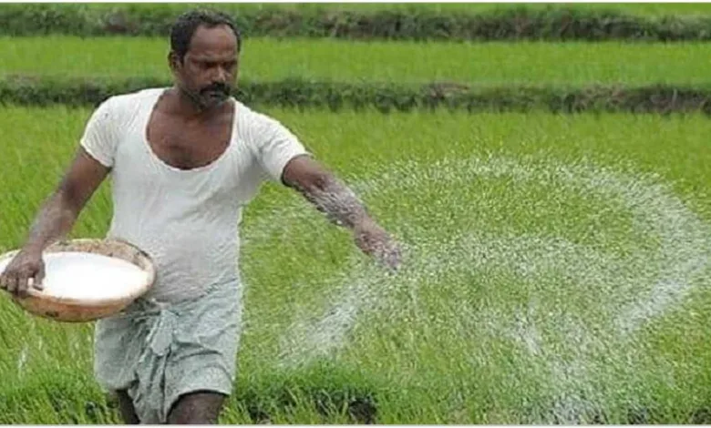 ইউরিয়া সারের দাম কেজিতে ছয় টাকা বাড়িয়েছে সরকার