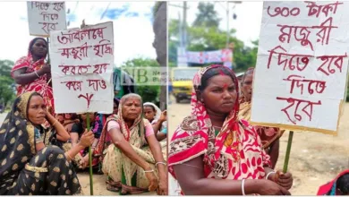 চা–শ্রমিকদের কাজে ফেরার অনুরোধ জানাচ্ছেন চা–শ্রমিক ইউনিয়নের জেলা প্রশাসক