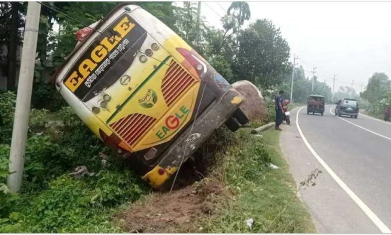 টাঙ্গাইলে চলন্ত বাসে ডাকাতি ও ধর্ষণের ঘটনায় জড়িত সন্দেহে একজন গ্রেপ্তার