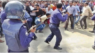 নারায়ণগঞ্জ মহানগর বিএনপির বিক্ষোভ সমাবেশ ও মিছিলে পুলিশ লাঠিপেটা