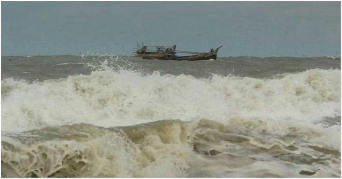 নিম্নচাপের প্রভাবে চট্টগ্রাম মোংলা ও পায়রা সমুদ্রবন্দরে ৩ নম্বর সতর্কতা সংকেত