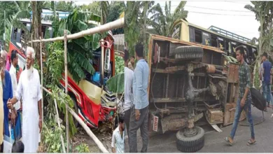 বরিশালে বাস ট্রলির মুখোমুখি সংঘর্ষ