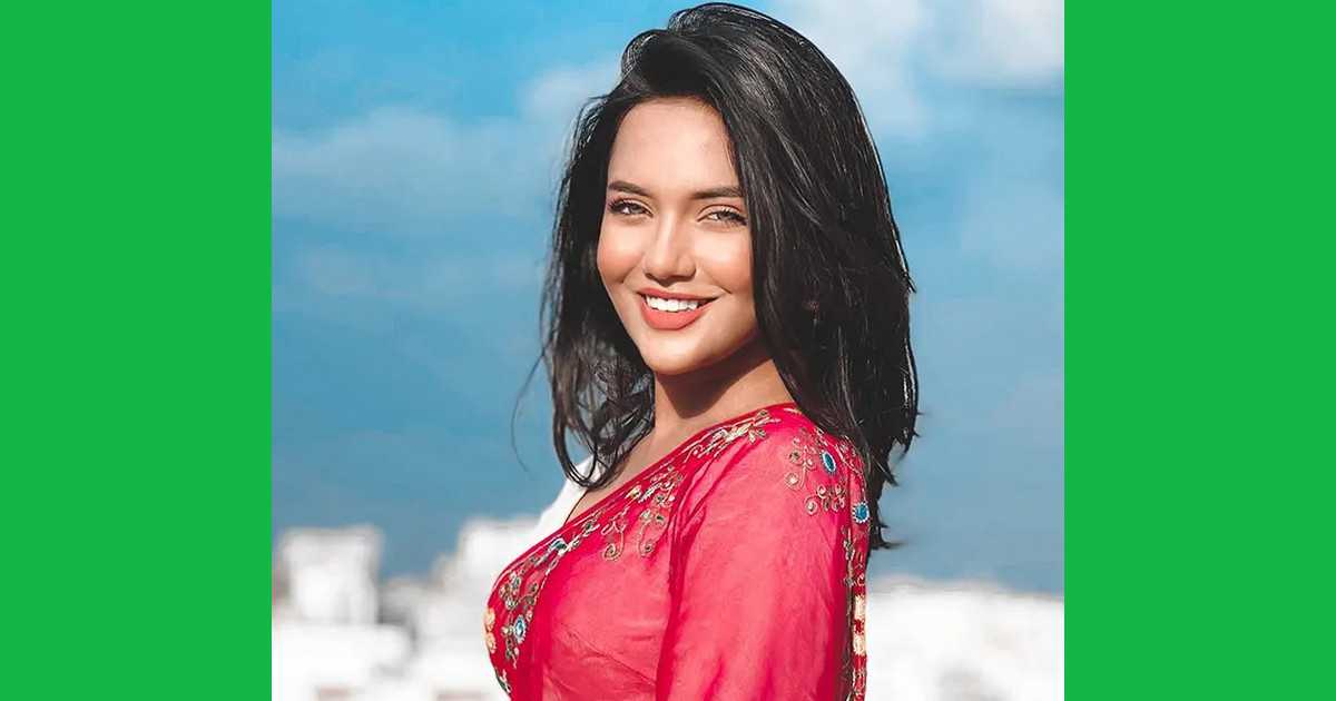 দেশ ছেড়েছেন মাহি