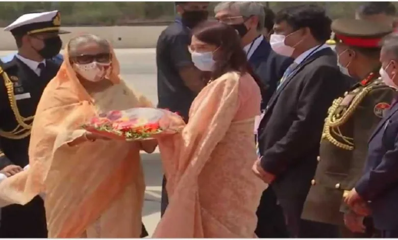 প্রধানমন্ত্রী শেখ হাসিনা চার দিনের রাষ্ট্রীয় সফরে নয়াদিল্লি পৌঁছেছেন